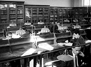 Biblioteca de la Residencia de Estudiantes. Fotograma del documental <¿Qué es España?>, de Luis Araquistáin, 1929. Instituto Valenciano de Cinematografía Ricardo Muñoz Suay (IVAC-La Filmoteca) Biblioteca de la Residencia de Estudiantes. Fotograma del documental <¿Qué es España?>, de Luis Araquistáin, 1929. Instituto Valenciano de Cinematografía Ricardo Muñoz Suay (IVAC-La Filmoteca)