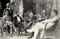 De izquierda a derecha, Alberto Jiménez Fraud, Juan Ramón Jiménez (de pie), Américo Castro, Manuel García Morente y el crítico de arte Àngel Vegué i Goldoni en el jardín de la Residencia de Estudiantes, en su primera sede de la calle Fortuny, 8, Madrid, en 1914. De izquierda a derecha, Alberto Jiménez Fraud, Juan Ramón Jiménez (de pie), Américo Castro, Manuel García Morente y el crítico de arte Àngel Vegué i Goldoni en el jardín de la Residencia de Estudiantes, en su primera sede de la calle Fortuny, 8, Madrid, en 1914.