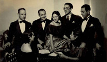 Jes&uacute;s Bal y Gay (segundo por la derecha), en su primer concierto como director del sexteto Cantores Cl&aacute;sicos Mexicanos celebrado en la sala de conferencias del Palacio de Bellas Artes de M&eacute;xico, 11 de diciembre de 1940