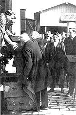 Transfer of the B&eacute;cquer brothers&rsquo; remains to the University of Seville&rsquo;s chapel, 1911.