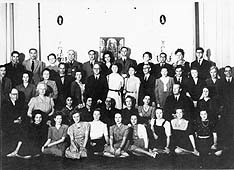 Estudiantes y profesores del Instituto Espa&ntilde;ol de Londres en 1945