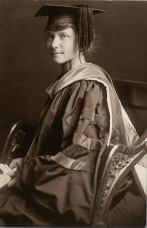 Mar&iacute;a de Maeztu, doctora honoris causa por Smith College, 1919. Fundaci&oacute;n Jos&eacute; Ortega y Gasset-Gregorio Mara&ntilde;&oacute;n, Madrid.