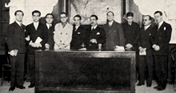 Homenaje a Luis de G&oacute;ngora en Sevilla, diciembre de 1927. De izquierda a derecha, Rafael Alberti, Federico Garc&iacute;a Lorca, Juan Chab&aacute;s, Mauricio Bacarisse, Jos&eacute; Mar&iacute;a Romero, Manuel Blasco Garz&oacute;n, Jorge Guill&eacute;n, Jos&eacute; Bergam&iacute;n, D&aacute;maso Alonso y Gerardo Diego fotografiados por Jos&eacute; Bello