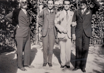 D&aacute;maso Alonso, Luis Cernuda, Federico Garc&iacute;a Lorca y Vicente Aleixandre en los jardines del restaurante Buenavista durante el homenaje ofrecido a Matilde Pom&eacute;s, Madrid, 11 de abril de 1931. Residencia de Estudiantes, Madrid