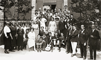 Teachers and students, summer course for foreign students at the Residencia de Estudiantes, Madrid, c.1930. Unidad de Tratamiento y Archivo de la Documentaci&oacute;n, Centro de Ciencias Humanas y Sociales, CSIC, Madrid