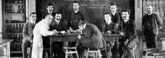 Research team at the Institute of Physiology in Leipzig. The first on the left is Juan Negr&iacute;n, who was awarded a PhD in physiology by this German university in 1912