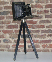 C&aacute;mara fotogr&aacute;fica que perteneci&oacute; a Sidonio Pintado Arroyo, pensionado de la Junta para Ampliaci&oacute;n de Estudios (1910-1932), Hugo Meyer & Co., Goerlitz, hacia 1930-1932