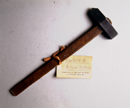 Martillo de ge&oacute;logo de Lucas Mallada