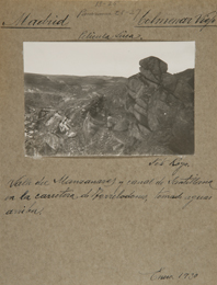 Valle del Manzanares y canal de Santillana en la carretera de Torrelodones, tomado aguas arriba. Fotograf�a de Jos� Royo G�mez, enero de 1930