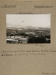 Panorama de la sierra desde Tablada hasta la planicie de Villalba. Sierras de Collado Mediano y del Hoyo. Fotograf&iacute;a de Jos&eacute; Royo G&oacute;mez, 1933