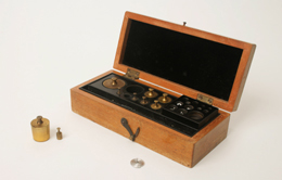 Pesas del laboratorio de Enrique Moles, en el Laboratorio de Investigaciones F&iacute;sicas de la Junta para Ampliaci&oacute;n de Estudios, hacia 1900