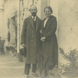 Juan Ram&oacute;n Jim&eacute;nez y Zenobia Camprub&iacute; en la terraza de su casa del n&uacute;mero 8 de la calle Lista, Madrid, 1923