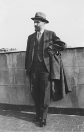 Juan Ram&oacute;n Jim&eacute;nez fotografiado por Juan Guerrero Ruiz, Madrid, hacia 1930