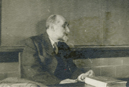 Juan Ram&oacute;n Jim&eacute;nez impartiendo clase en la Universidad de Maryland, hacia 1945