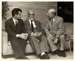 Jaime Ben&iacute;tez Rexach, rector de la Universidad de Puerto Rico, Juan Ram&oacute;n Jim&eacute;nez y Pablo Casals en la casa del rector el d&iacute;a del cumplea&ntilde;os del poeta, 23 de diciembre de 1957