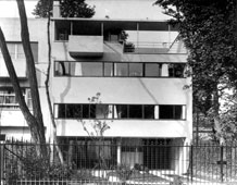 Fachada principal de la casa Cook, 1926. Fondation Le Corbusier, Par&iacute;s.