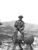 Le Corbusier en el monasterio de San Lorenzo de El Escorial, 10 de mayo de 1928. Fondation Le Corbusier, Par&iacute;s.