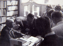 Ortega y Gasset signing books at the Max Hueber bookstore, 1950. Fundaci&oacute;n Ortega y Gasset, Madrid