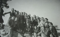 Manuel de Ter�n durante una excursi�n con un grupo de alumnos del Instituto-Escuela
a �vila, 1934